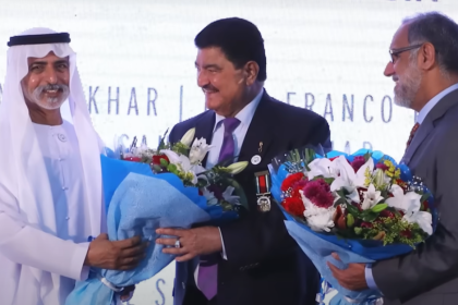 BR Shetty (मध्य मे)